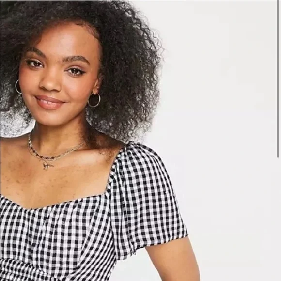 Gingham Top with Flutter Sleeves - Picture 4 of 8